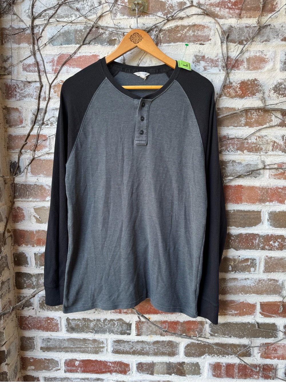 Aeropostale Men's Colorblock Waffle Knit Raglan Henley Shirt - Size L